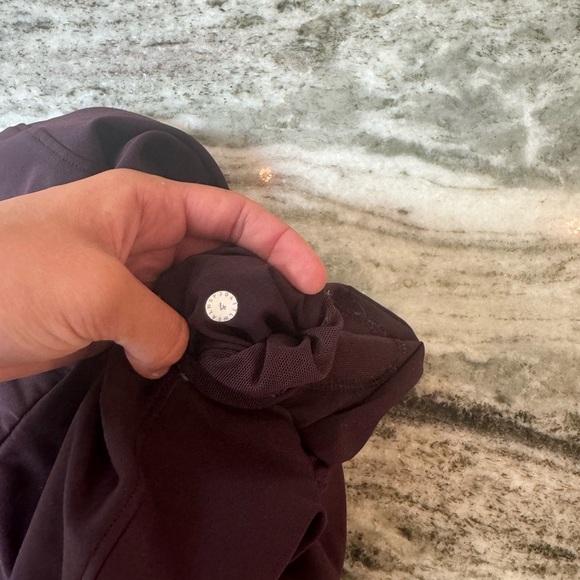 Lululemon On The Fly Pant 28” Black Cherry Size 4 - Picture 3 of 7